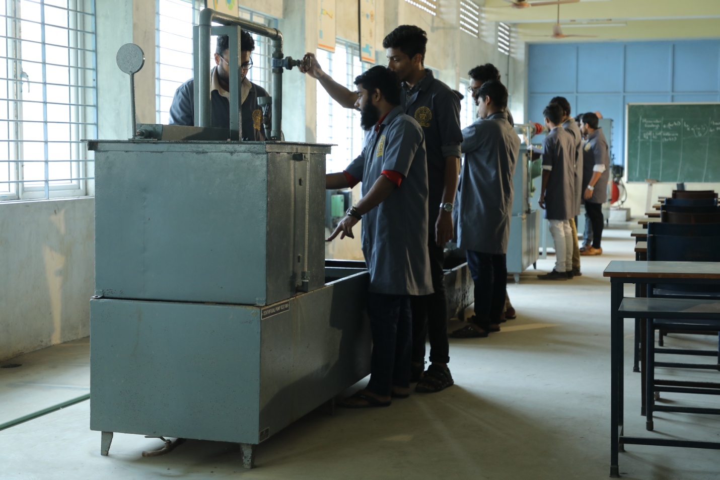HYDRAULICS ENGINEERING LABORATORY 1